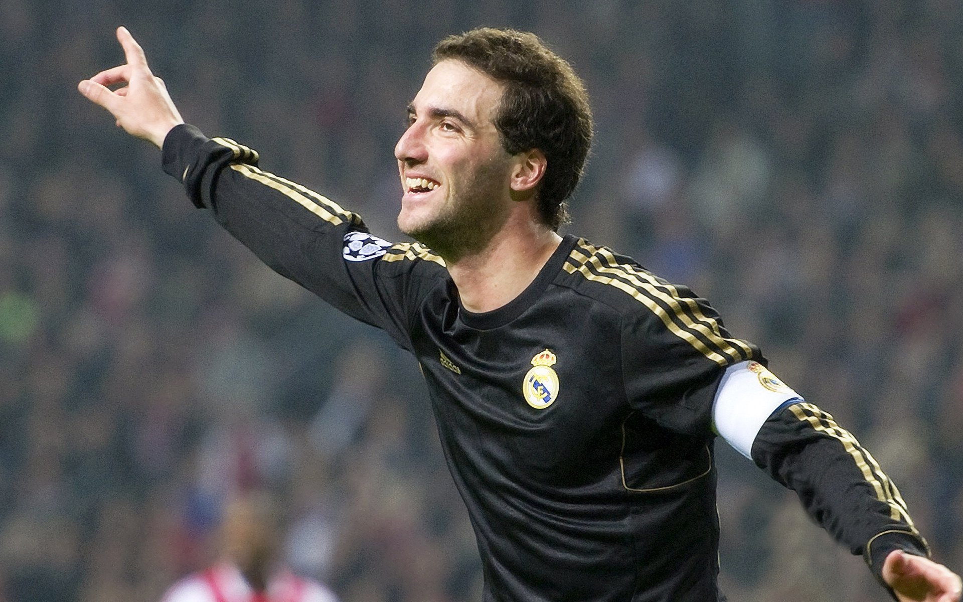 kaiyun.com-焦点人物:当红球星私下生活生活揭秘,球星日常